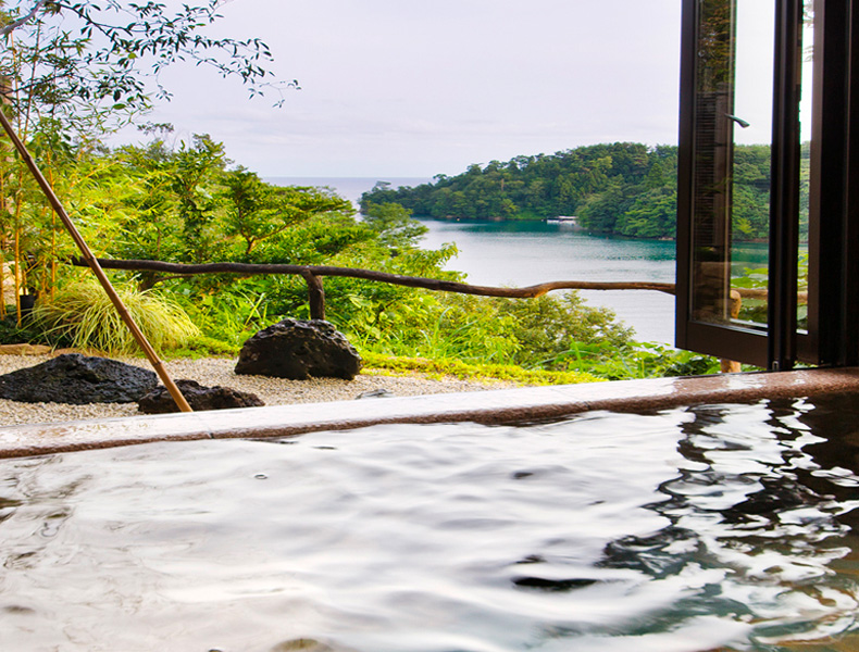 Luxury gulf view suite with open-air bath